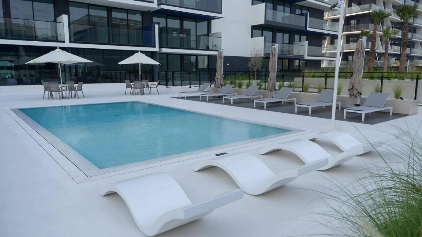 Modern 1Br In Jvc Balcony, Pool & Parking Apartment Dubai