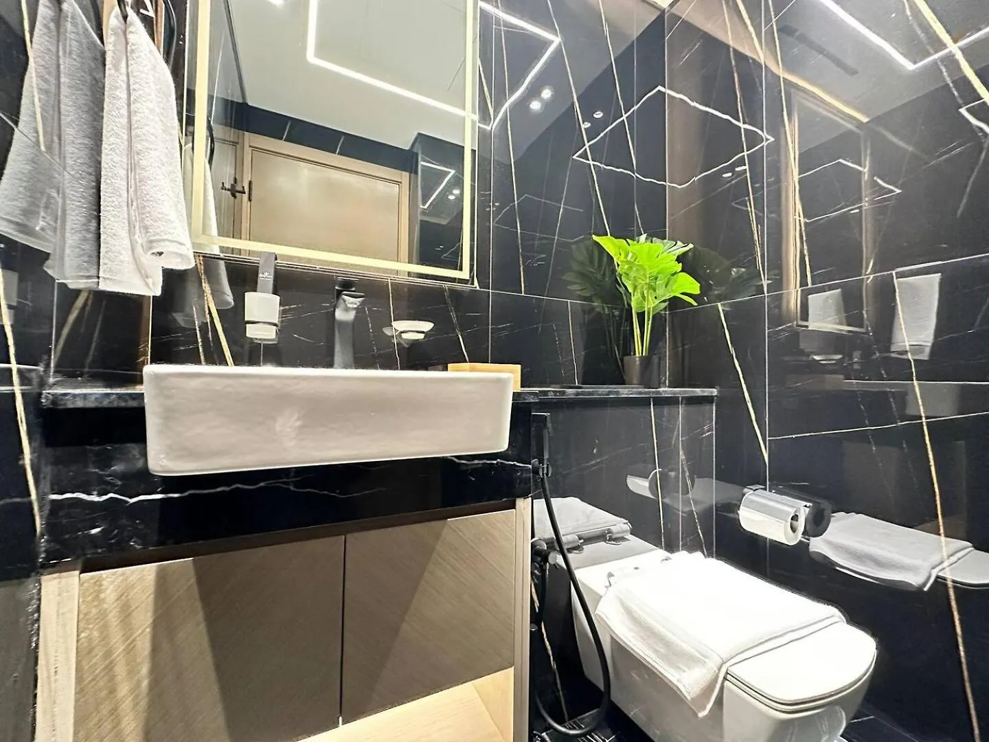 Modern 1Br In Jvc Balcony, Pool & Parking Apartment Dubai